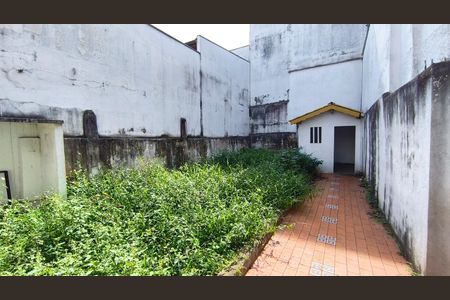 Casa à venda com 250m², 2 quartos e 2 vagas Casa à venda com 250m², 2 quartos e 2 vagasQuintal