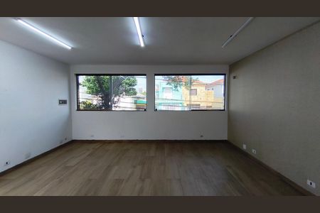 Casa à venda com 250m², 2 quartos e 2 vagas Casa à venda com 250m², 2 quartos e 2 vagasSala