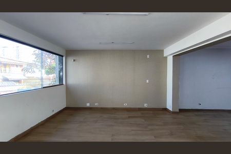 Casa à venda com 250m², 2 quartos e 2 vagas Casa à venda com 250m², 2 quartos e 2 vagasSala