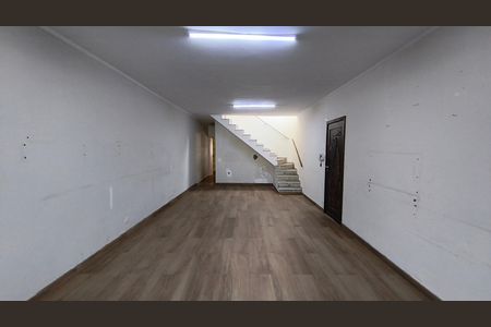 Casa à venda com 250m², 2 quartos e 2 vagas Casa à venda com 250m², 2 quartos e 2 vagasSala