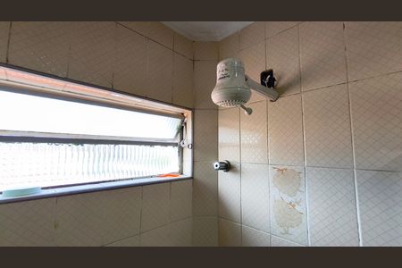 Casa à venda com 250m², 2 quartos e 2 vagas Casa à venda com 250m², 2 quartos e 2 vagasBanheiro social