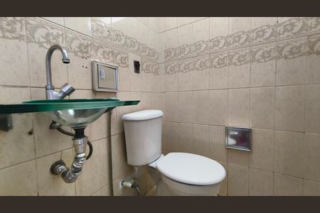 Casa à venda com 250m², 2 quartos e 2 vagas Casa à venda com 250m², 2 quartos e 2 vagasLavabo