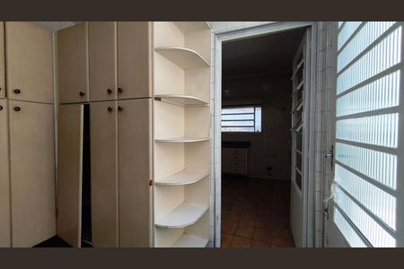 Casa à venda com 250m², 2 quartos e 2 vagas Casa à venda com 250m², 2 quartos e 2 vagasÁrea de Serviço