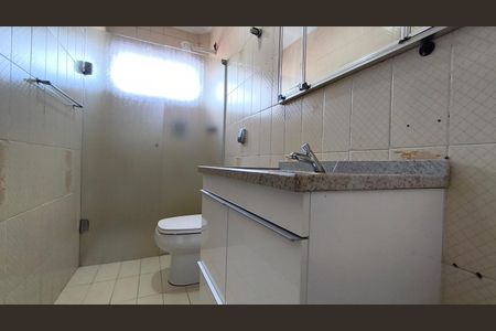 Casa à venda com 250m², 2 quartos e 2 vagas Casa à venda com 250m², 2 quartos e 2 vagasBanheiro social