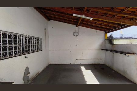 Casa à venda com 250m², 2 quartos e 2 vagas Casa à venda com 250m², 2 quartos e 2 vagasÁrea Externa