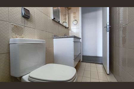 Casa à venda com 250m², 2 quartos e 2 vagas Casa à venda com 250m², 2 quartos e 2 vagasBanheiro social