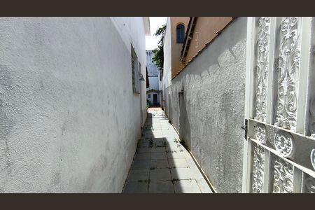 Casa à venda com 250m², 2 quartos e 2 vagas Casa à venda com 250m², 2 quartos e 2 vagasCorredor
