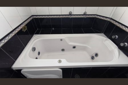 Casa à venda com 250m², 2 quartos e 2 vagas Casa à venda com 250m², 2 quartos e 2 vagasBanheiro da Suíte
