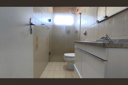 Casa à venda com 250m², 2 quartos e 2 vagas Casa à venda com 250m², 2 quartos e 2 vagasBanheiro social