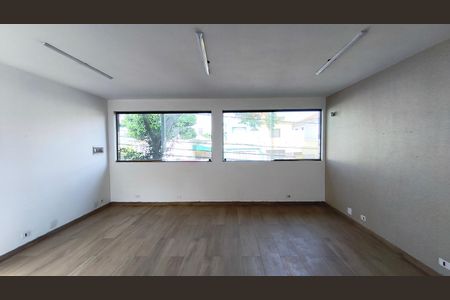 Casa à venda com 250m², 2 quartos e 2 vagas Casa à venda com 250m², 2 quartos e 2 vagasSala