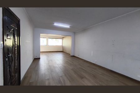 Casa à venda com 250m², 2 quartos e 2 vagas Casa à venda com 250m², 2 quartos e 2 vagasSala