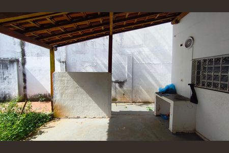 Casa à venda com 250m², 2 quartos e 2 vagas Casa à venda com 250m², 2 quartos e 2 vagasÁrea Externa