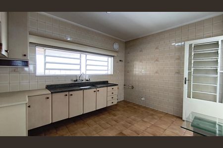 Casa à venda com 250m², 2 quartos e 2 vagas Casa à venda com 250m², 2 quartos e 2 vagasCozinha