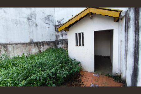 Casa à venda com 250m², 2 quartos e 2 vagas Casa à venda com 250m², 2 quartos e 2 vagasQuintal