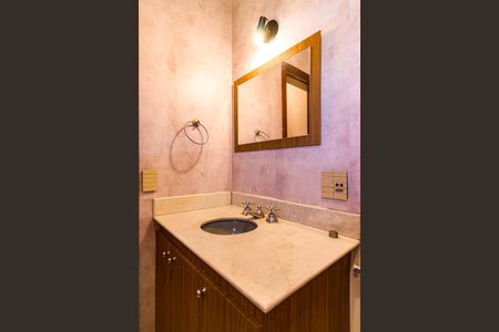 Apartamento para alugar com 380m², 4 quartos e 4 vagasBanheiro