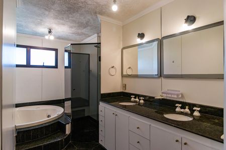 Apartamento para alugar com 380m², 4 quartos e 4 vagasBanheiro da Suíte