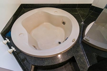 Apartamento para alugar com 380m², 4 quartos e 4 vagasBanheiro da Suíte