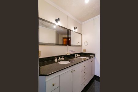 Apartamento para alugar com 380m², 4 quartos e 4 vagasBanheiro da Suíte