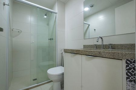 Banheiro de kitnet/studio para alugar com 1 quarto, 31m² em Sumarezinho, São Paulo