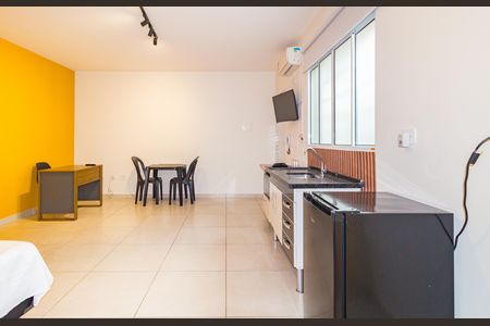 Cozinha de kitnet/studio para alugar com 1 quarto, 25m² em Vila Regente Feijó, São Paulo