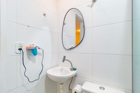 Banheiro de kitnet/studio para alugar com 1 quarto, 25m² em Vila Regente Feijó, São Paulo