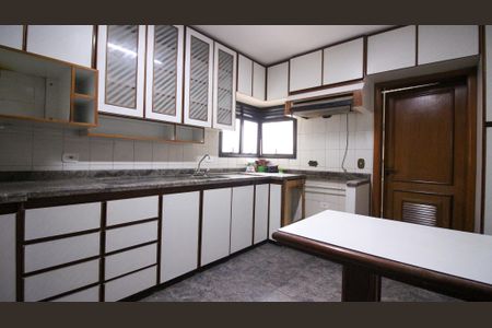 Apartamento para alugar com 121m², 4 quartos e 2 vagas Apartamento para alugar com 121m², 4 quartos e 2 vagasCozinha