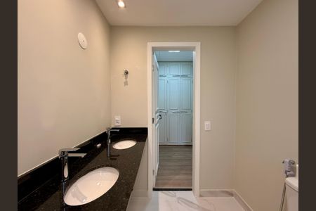 Apartamento à venda com 180m², 3 quartos e 3 vagasBanheiro Suíte 3