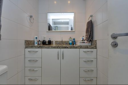 Apartamento à venda com 87m², 2 quartos e 2 vagasBanheiro da Suíte