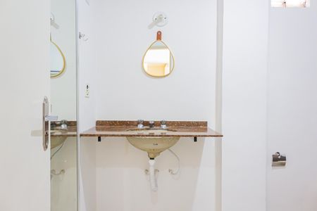 Apartamento para alugar com 100m², 3 quartos e sem vagaBanheiro