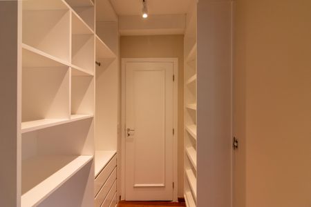 Apartamento para alugar com 170m², 4 quartos e 3 vagasCloset da suíte 2