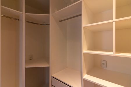 Apartamento para alugar com 170m², 4 quartos e 3 vagasCloset da suíte 2