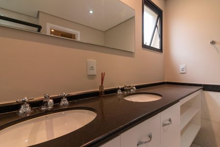 Apartamento para alugar com 170m², 4 quartos e 3 vagasBanheiro Suíte 2