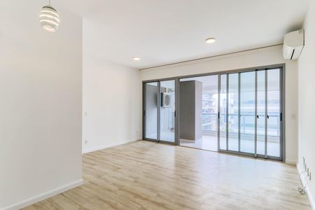Sala de apartamento à venda com 2 quartos, 94m² em Santo Amaro, São Paulo