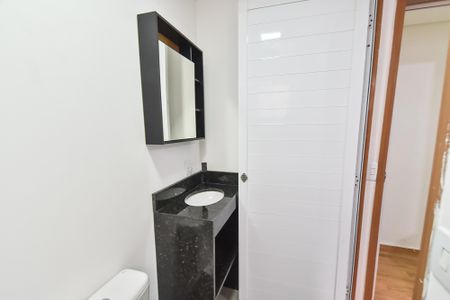 Casa de condomínio para alugar com 45m², 2 quartos e sem vagaBanheiro da suíte