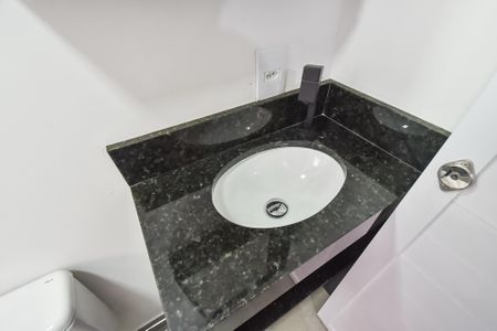 Casa de condomínio para alugar com 45m², 2 quartos e sem vagaBanheiro da suíte