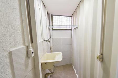 Área de serviço de kitnet/studio para alugar com 2 quartos, 45m² em Aclimação, São Paulo