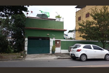 Casa para alugar com 100m², 2 quartos e 1 vaga Casa para alugar com 100m², 2 quartos e 1 vagaFachada
