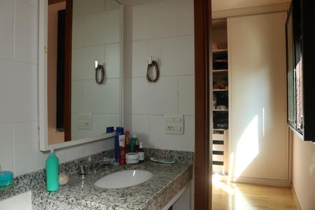 Apartamento à venda com 177m², 2 quartos e 3 vagasBanheiro da Suíte 1