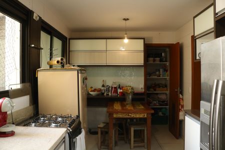 Apartamento à venda com 177m², 2 quartos e 3 vagasCozinha