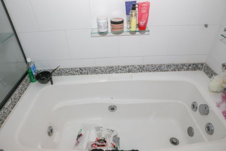 Apartamento à venda com 177m², 4 quartos e 3 vagasBanheiro da Suíte 1