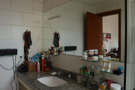 Apartamento à venda com 177m², 2 quartos e 3 vagasBanheiro da Suíte 2