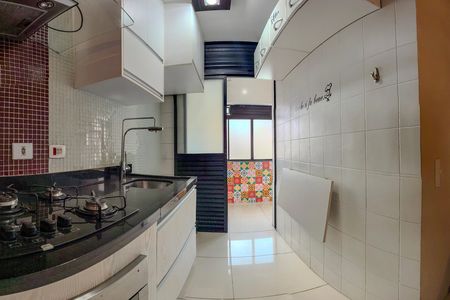 Cozinha e Área de Serviço de apartamento para alugar com 2 quartos, 70m² em Vila Suzana, São Paulo