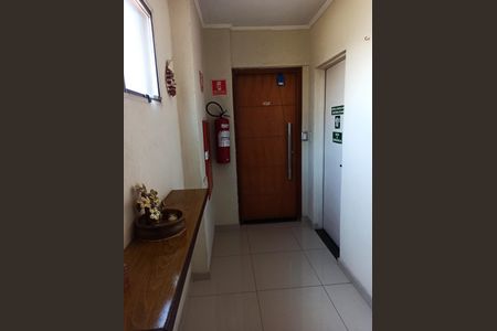 Apartamento à venda com 84m², 2 quartos e 1 vaga Apartamento à venda com 84m², 2 quartos e 1 vagaHall elevadores