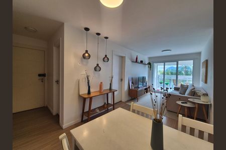Apartamento para alugar com 80m², 2 quartos e 1 vaga Apartamento para alugar com 80m², 2 quartos e 1 vagaSala