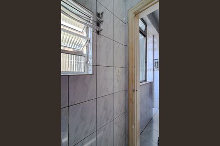 Apartamento à venda com 81m², 2 quartos e sem vaga Apartamento à venda com 81m², 2 quartos e sem vagaBanheiro de serviço