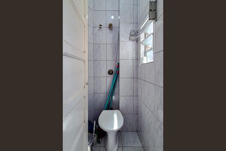 Apartamento à venda com 81m², 2 quartos e sem vaga Apartamento à venda com 81m², 2 quartos e sem vagaBanheiro de serviço