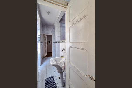 Apartamento à venda com 81m², 2 quartos e sem vaga Apartamento à venda com 81m², 2 quartos e sem vagaBanheiro de serviço