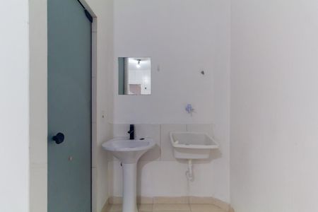 Banheiro de kitnet/studio para alugar com 1 quarto, 18m² em Jardim Independência, São Paulo