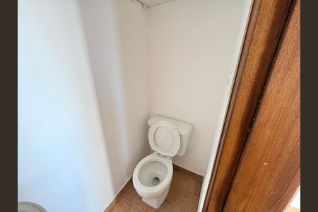 Lavabo de serviço de apartamento para alugar com 2 quartos, 58m² em Vila Amélia, São Paulo