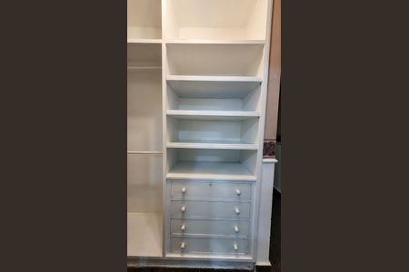 Apartamento para alugar com 79m², 1 quarto e sem vaga Apartamento para alugar com 79m², 1 quarto e sem vagaCloset Suite